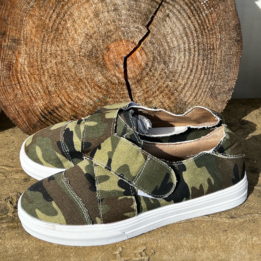 Camo Velcro Canvas Woman’s Shoes